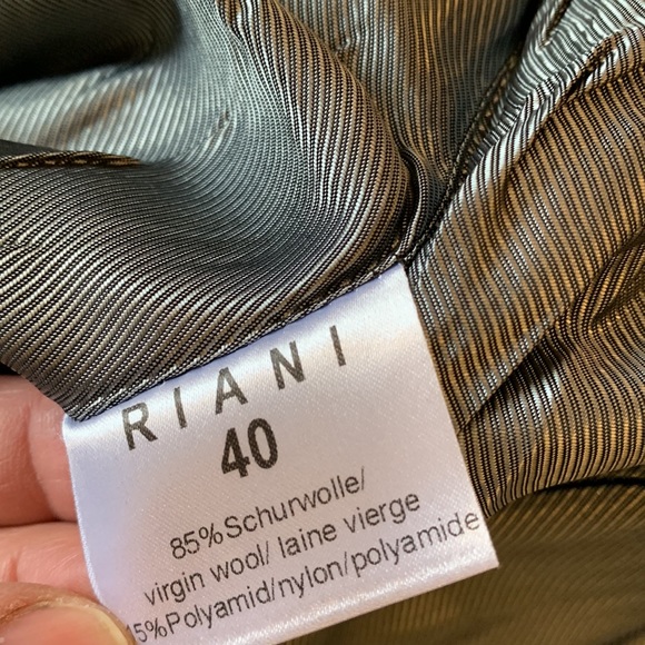 RIANI size 8 / EU 40 beaded collar gray wool blazer in excellent condition - Picture 10 of 13